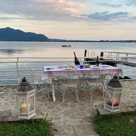 Anastasye Your Lakefront Vacation