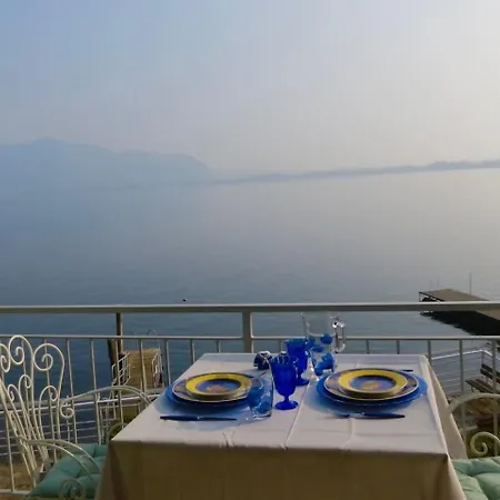 Anastasye Your Lakefront Vacation