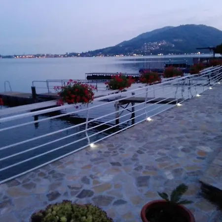 Vakantiehuis Anastasye Your Lakefront Vacation *