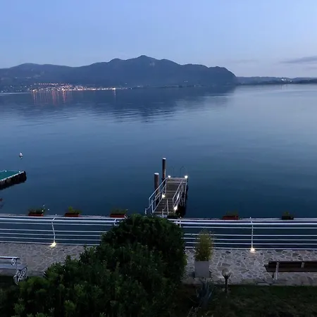 Anastasye Your Lakefront Vacation