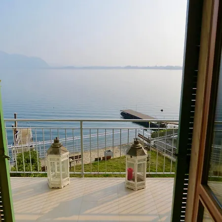 Anastasye Your Lakefront Vacation Holiday home
