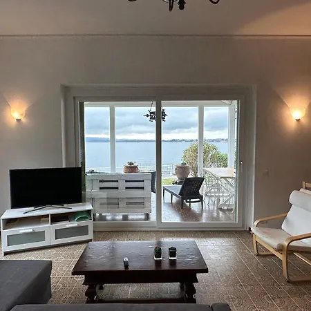 Anastasye Your Lakefront Vacation