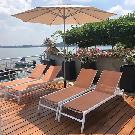 Anastasye Your Lakefront Vacation Holiday home