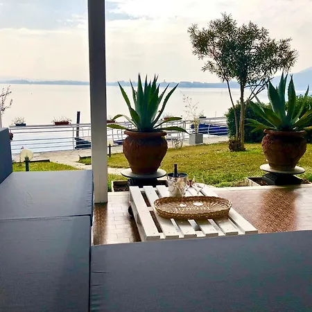Anastasye Your Lakefront Vacation Vakantiehuis
